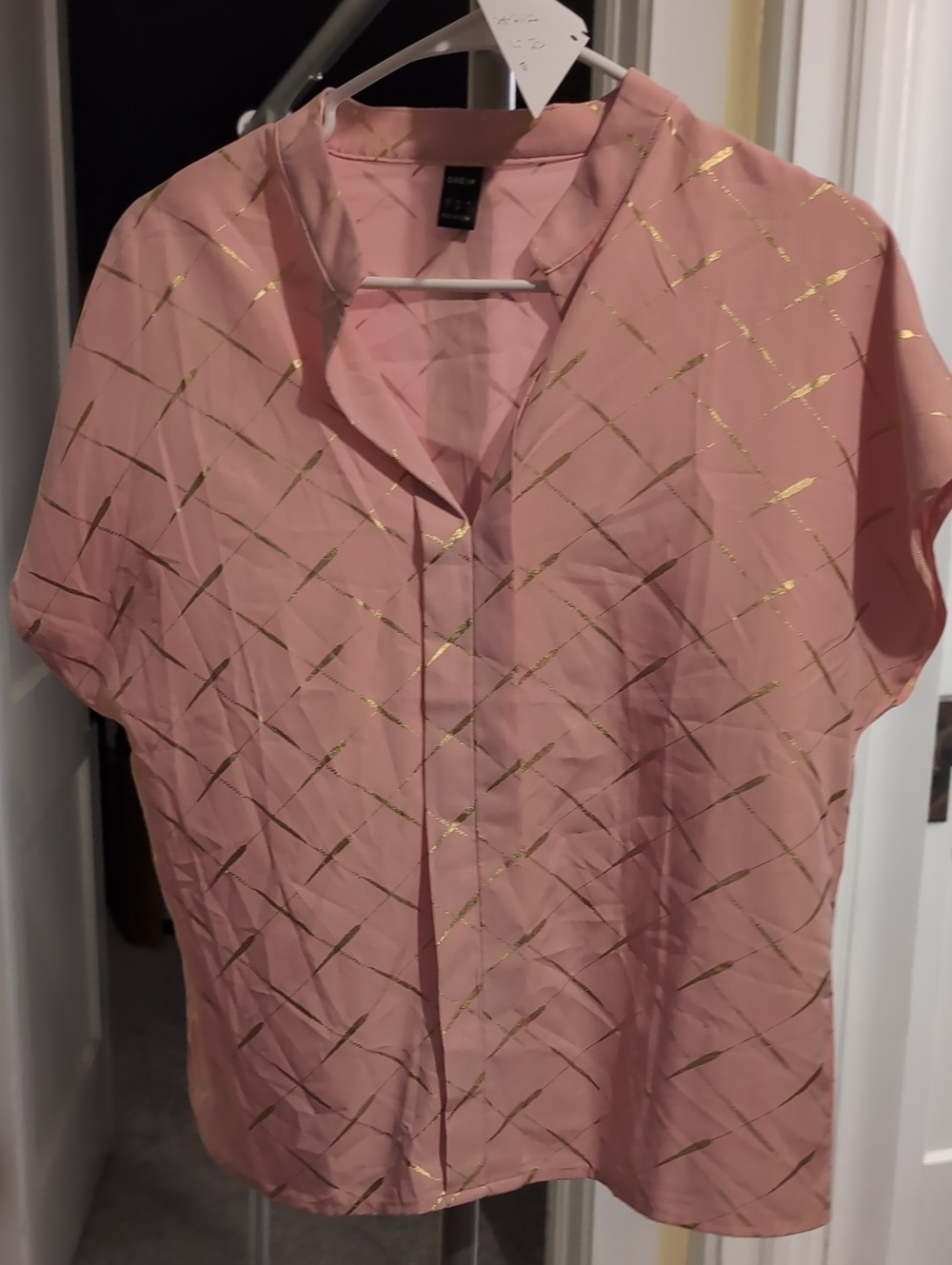 SHEIN Pink Short-Sleeve Button-Down Shirt with Gold Foil Pattern
